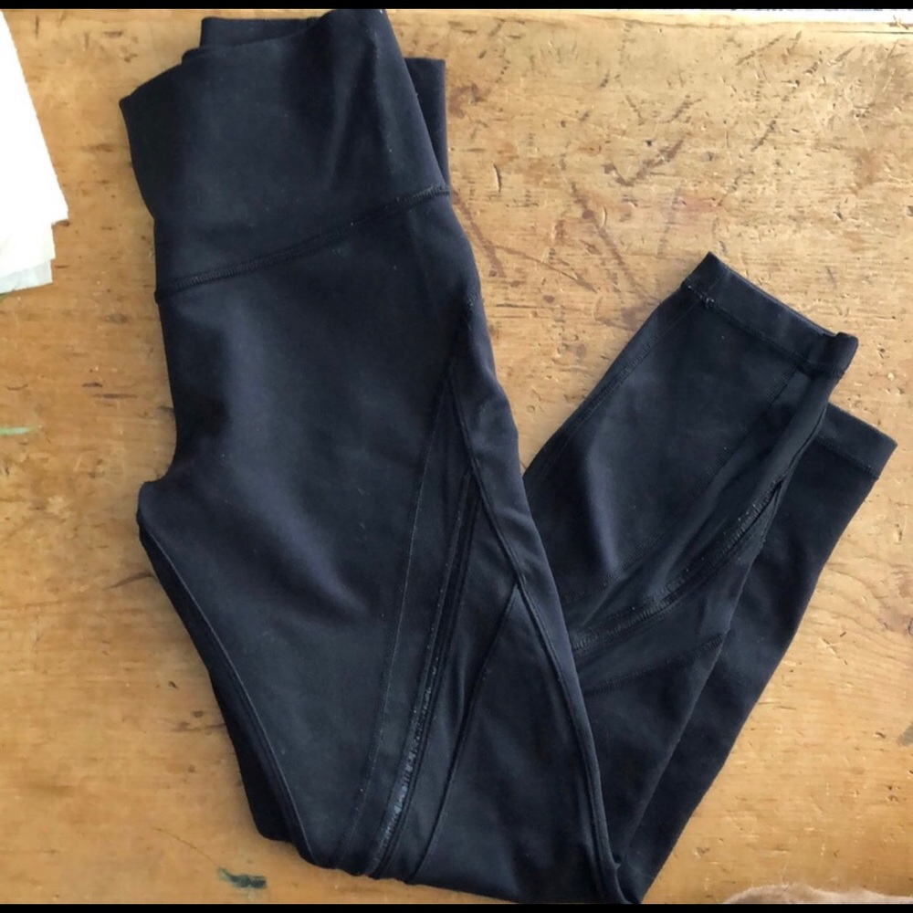 Lululemon black 7/8 tights perfect condition